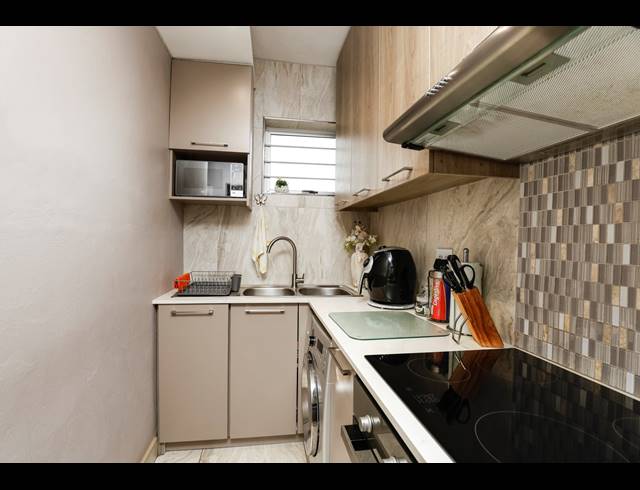 1.5 BEDROOM APARTMENT FOR SALE IN GLENWOOD